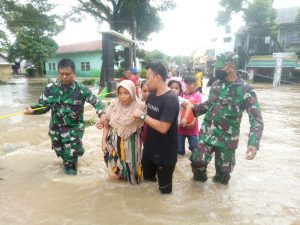 Gerak Cepat Kodim 0602/Serang Evakuasi warga Terdampak Bencana Banjir
