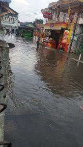 Infrastruktur Drainase Buruk, Sentral Perdagangan Boneka Terendam Banjir