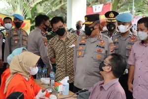 Tinjau Vaksinasi, Kapolda Jabar Puji Capaian Vaksinasi di Purwakarta