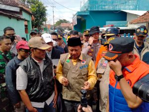 Uu Ruzhanul Ulum Himbau Warga Dayeuhandap Pindah Lokasi