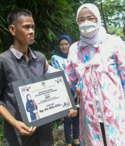 Pemkab Purwakarta Berikan 300 Unit Rutilahu