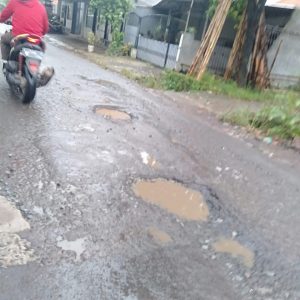 Jalan Cikopak Berlobang, Dinas PUPR Tolong Perbaiki