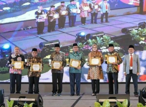 Bupati Purwakarta Raih Penghargaan Baznas Jabar Award 2022 Kategori Kepala Daerah Peduli Baznas