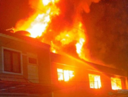 Toko Pakaian di Karawang Ludes Dilalap Terbakar