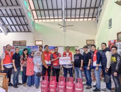 Peduli Korban Banjir Sukabumi, Pertamina Patra Niaga Regional Jawa Bagian Barat Sigap Kirim Bantuan