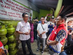 Pastikan Stok LPG 3 Kg Aman, Pertamina Patra Niaga Regional JBB Dampingi Wakil Menteri BUMN Kunjungi Pangkalan di Kota Bandung