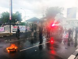 Aksi Demo Mahasiswa Minta Penegakan Hukum di Karawang Tegas Tanpa Kompromi