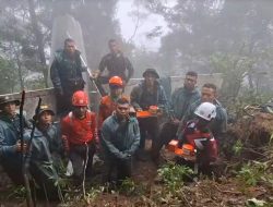 Lima Hari Berjibaku Dengan Kerasnya Alam Bulusaraung, TNI AD Temukan Black Box ATR 42-500