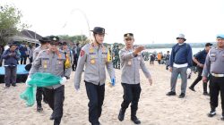Kapolda Bali dan 5.000 Relawan Satukan Langkah Bersihkan Pantai Kedonganan