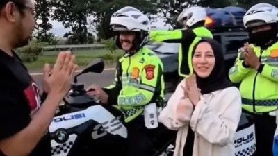 Tertinggal di Rest Area, Pemudik Asal Indramayu Diselamatkan Polisi dan Diantar Susul Keluarga