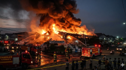 Pabrik PT Iluva Gravure Industry di Purwakarta Terbakar, 5 Unit Damkar Dikerahkan