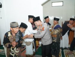 Kapolres Cirebon Kota Laksanakan Jumat Keliling di Masjid Nurul Janna