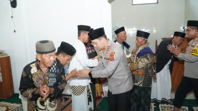 Kapolres Cirebon Kota Laksanakan Jumat Keliling di Masjid Nurul Janna