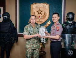 Silaturahmi Kapolda Metro Jaya dan Pangdam Jaya, Perkuat Sinergitas TNI-Polri