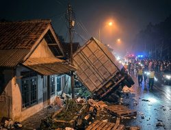 Salah Perhitungan Saat Dahului Kendaraan, Mobil Boks Hantam Truk di Jalan Raya Ciganea